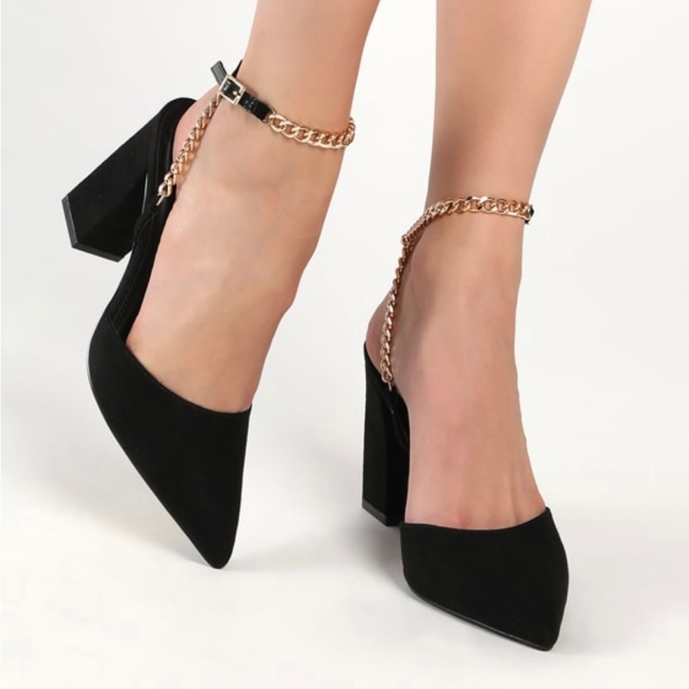 Lulus closed toe black heels.  Never Worn